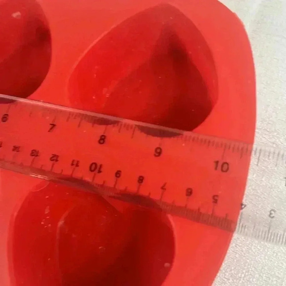 Valentine's hearts (6)‎ 2" cupcake and other candy molds - Picture 6 of 7